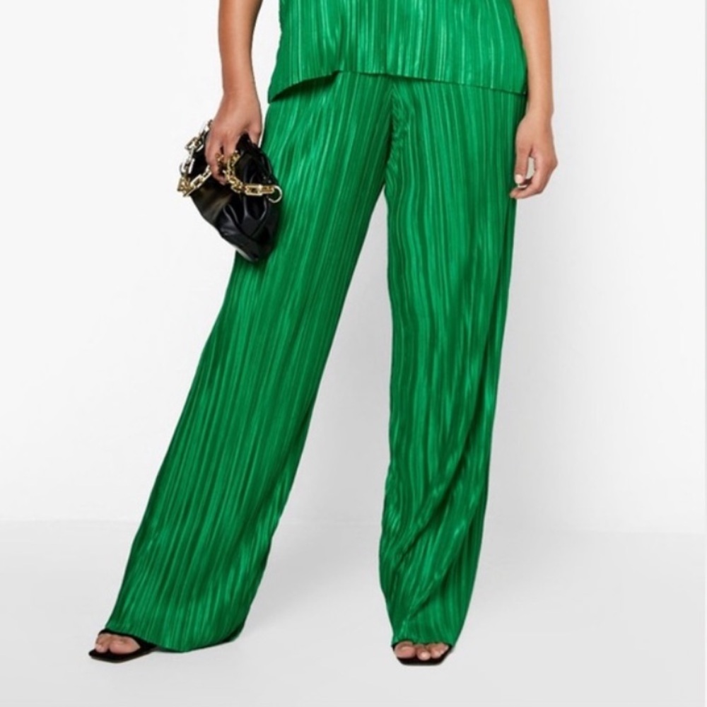NWT Boohoo Plisse Floor Sweeping Wide Leg Trousers, Green - Womens US 6